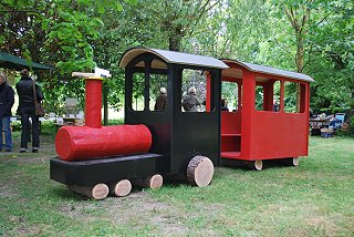 Unsere neueste Holz-Eisenbahn - sie kann um noch mehr Wagons erweitert werden